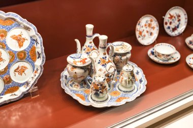 Münih, Almanya-27 Kasım 2018: Münih Bavyera Krallığı ikamet Bavyera kralların Çin porselen koleksiyonu.