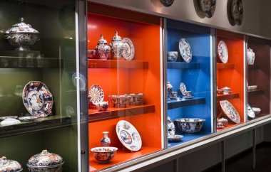 Münih, Almanya-27 Kasım 2018: Münih Bavyera Krallığı ikamet Bavyera kralların Çin porselen koleksiyonu.