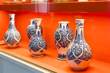 Münih, Almanya-27 Kasım 2018: Münih Bavyera Krallığı ikamet Bavyera kralların Çin porselen koleksiyonu.