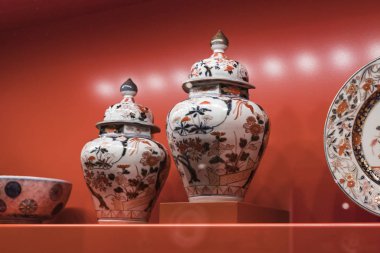 Münih, Almanya-27 Kasım 2018: Münih Bavyera Krallığı ikamet Bavyera kralların Çin porselen koleksiyonu.