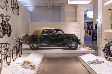 Vienna, Avusturya - 24 Ağustos 2017: Viyana Teknik Müzesi enerji Sanayi makineleri imalatı sergiler. 