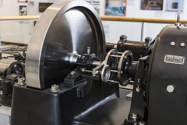 Vienna, Avusturya - 24 Ağustos 2017: Viyana Teknik Müzesi enerji Sanayi makineleri imalatı sergiler. 