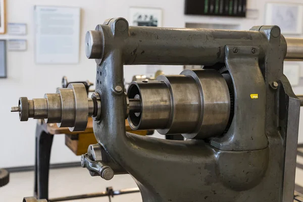 Vienna, Avusturya - 24 Ağustos 2017: Viyana Teknik Müzesi enerji Sanayi makineleri imalatı sergiler. 