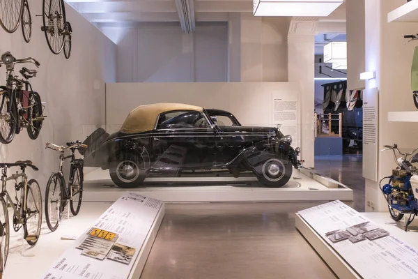 Vienna, Avusturya - 24 Ağustos 2017: Viyana Teknik Müzesi enerji Sanayi makineleri imalatı sergiler. 