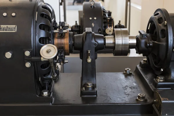 Vienna, Avusturya - 24 Ağustos 2017: Viyana Teknik Müzesi enerji Sanayi makineleri imalatı sergiler. 