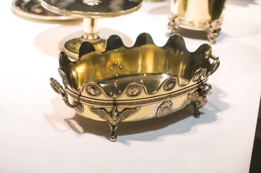 MÜZİK, GERMANY - 27, 2018: Müze ikametgahındaki Bavyera Kralları koleksiyonundan çanak çömlek ve çatal bıçak setleri (Münih Residenz), 