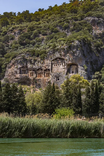 Αρχαίοι Τάφοι Αντίκες Από Περίτεχνους Βασιλείς Για Την Οροσειρά Του — Φωτογραφία Αρχείου