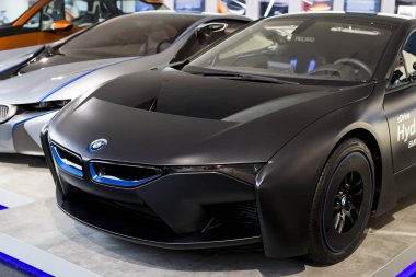 Münih, Almanya - 24 Kasım 2018: Sergi ve başarıları otomobil ve motosiklet Bmw Müzesi'nde efsanevi modellerinin ve sergiler.