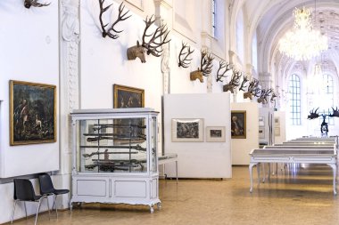 MUNİK, Almanya - 24 Kasım 2018 Hayvanların, boynuzların ve balık avlama araçlarının tarihinin sergilenmesi bir avcılık ve balıkçılık müzesidir.. 