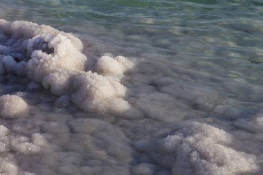 Ölü deniz tuzu taşlar beyaz kristaller mevduat