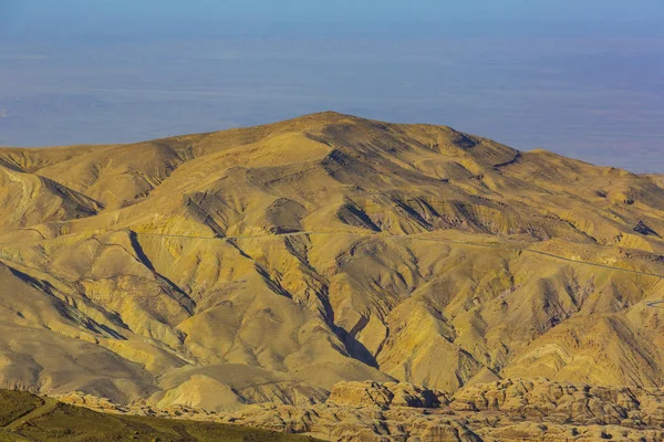 ヨルダンの砂の石のワディ ラム砂漠 — ストック写真