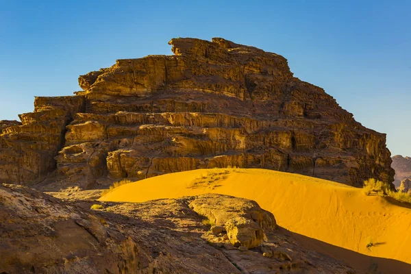 Wadi Rum Desert Piedra Arenisca Jordania — Foto de Stock