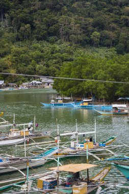 Bukana, Filipinler - Şubat 10: Filipin balıkçı köyü sakinlerinin yaşam.