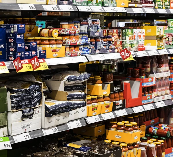 Milan Italy June 2018 Grocery Shelves Interior Popular Italy Grocery — Stock Photo, Image