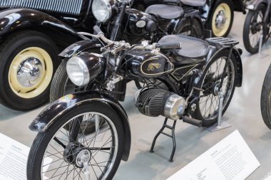 Münih, Almanya - 26 Kasım 2018: topluluğu tarihsel olarak bilinen ve Münih ulaşım Müzesi (Deutsches Museum Verkehrszentrum Araçlar). 