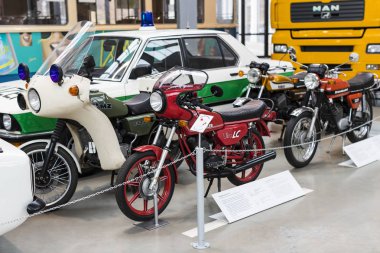 Münih, Almanya - 26 Kasım 2018: topluluğu tarihsel olarak bilinen ve Münih ulaşım Müzesi (Deutsches Museum Verkehrszentrum Araçlar). 