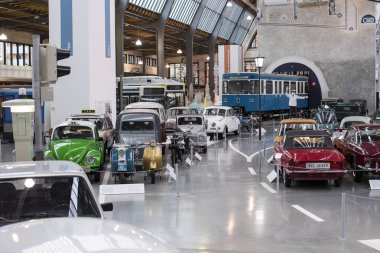 Münih, Almanya - 26 Kasım 2018: topluluğu tarihsel olarak bilinen ve Münih ulaşım Müzesi (Deutsches Museum Verkehrszentrum Araçlar). 