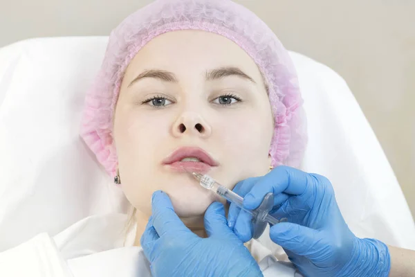 Die Chirurgische Korrektur Der Lippen Eines Jungen Mädchens Der Klinik — Stockfoto