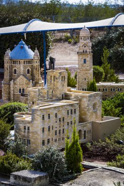 Latrun, İsrail - 23 Kasım 2017: minyatür mimari simge yapılar İsrail Açık Hava Müzesi. 