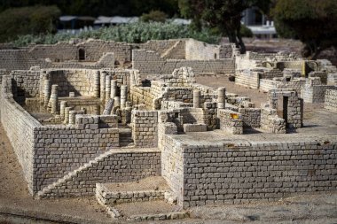 Latrun, İsrail - 23 Kasım 2017: minyatür mimari simge yapılar İsrail Açık Hava Müzesi. 