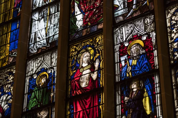 Munich Saksa Marraskuu 2018 Muinaiset Lasimaalaukset Uskonnollisella Teemalla Neitsyt Marian — kuvapankkivalokuva