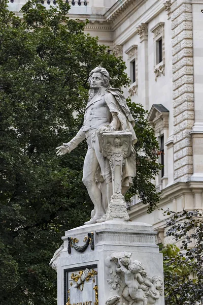 Bauelemente Des Mozart Denkmals Das 1896 Wien Österreich Geschaffen Wurde — Stockfoto
