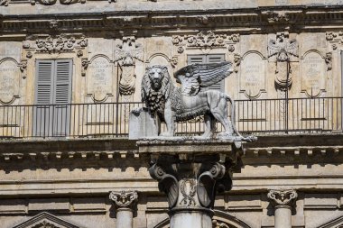 İtalya'nın Verona şehrinde eski bir mezbaha mimarisinin unsurları