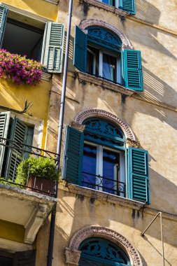 İtalya'nın Verona şehrinde eski bir mezbaha mimarisinin unsurları