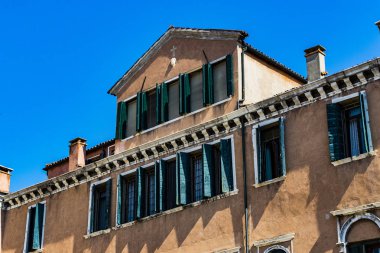 Şehir Venedik İtalya kanallar sokaklarında evlerin mimari unsurları. 