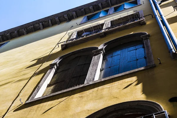 Elementos Arquitetura Casas Nas Ruas Dos Canais Cidade Veneza Itália — Fotografia de Stock