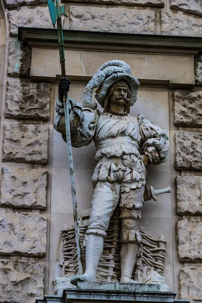 Статуї Прикрашають Фасад Австрійської Національної Бібліотеки — стокове фото