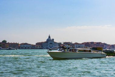 İtalya, Venedik-5 Eylül, 2018: Venedik kanalları boyunca yürüyen bir dizi görüntü, kentin mimari peyzaj zemin karşı.
