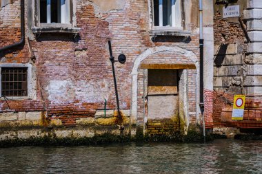 İtalya, Venedik-5 Eylül, 2018: Venedik kanalları boyunca yürüyen bir dizi görüntü, kentin mimari peyzaj zemin karşı.