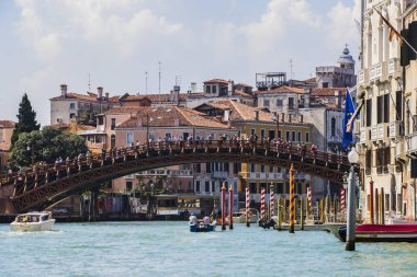 İtalya, Venedik-5 Eylül, 2018: Venedik kanalları boyunca yürüyen bir dizi görüntü, kentin mimari peyzaj zemin karşı.