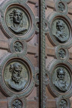 Budapeşte, Macaristan - 20 Ağustos 2017: Aziz Stephen Bazilikası'nda mimari ve iç mekan unsurları.