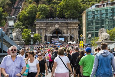 Budapeşte, Macaristan - 20 Ağustos 2017: Geleneksel halk Saint Istvn ve halk ustaları ile Macaristan ekmek ilk adil. Budapeşte. Macaristan 