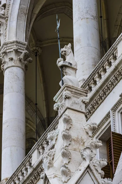 Budapest Ungheria Agosto 2017 Elementi Architettura Del Parlamento Ungherese Budapest — Foto Stock