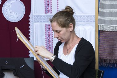 Budapeşte, Macaristan - 19 Ağustos 2017: Geleneksel halk Saint Istvn ve halk ustaları ile Macaristan ekmek ilk adil. Budapeşte. Macaristan 