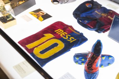 Barcelona, İspanya - 12 Ocak 2018: bardak kupa ve Ödülleri takımı Fc Barselona'nın müze Camp Nou,. 