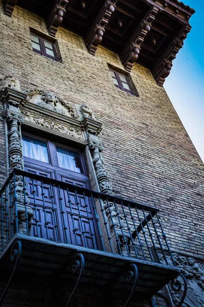 Barcelona, İspanya - 13 Ocak 2018: mimari karmaşık Poble Espanyol ülkenin geleneksel mimarisinin. Barselona'da düzenlenen bir uluslararası sergi için 1929 yılında oluşturulan. 