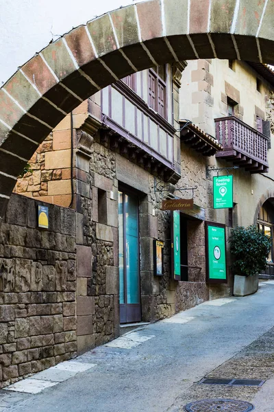 バルセロナ スペイン 2018 国の伝統的な建築様式の建築の複雑な Poble Espanyol 1929 年バルセロナで開催された国際展示会のために作成 — ストック写真