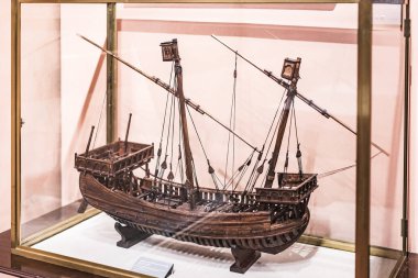 Madrid, İspanya - 28 Mart 2018:İspanya Donanması'nın Madrid tarihindeki Denizcilik Müzesi tarihi eser modellerini . 