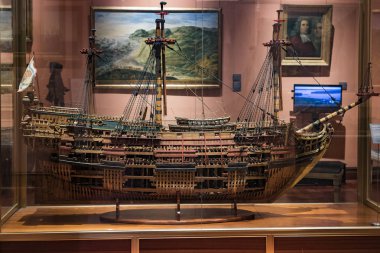 Madrid, İspanya - 28 Mart 2018:İspanya Donanması'nın Madrid tarihindeki Denizcilik Müzesi tarihi eser modellerini . 