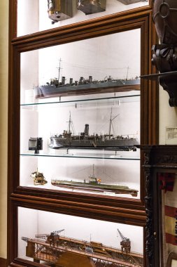 Madrid, İspanya - 28 Mart 2018:İspanya Donanması'nın Madrid tarihindeki Denizcilik Müzesi tarihi eser modellerini . 