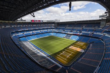 MADRID, İspanya - 25 Mart 2018: Real Madrid Futbol Kulübü Kraliyet Stadyumu Tribünleri . 