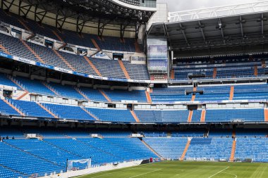 MADRID, İspanya - 25 Mart 2018: Real Madrid Futbol Kulübü Kraliyet Stadyumu Tribünleri . 