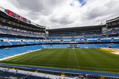 MADRID, İspanya - 25 Mart 2018: Real Madrid Futbol Kulübü Kraliyet Stadyumu Tribünleri . 