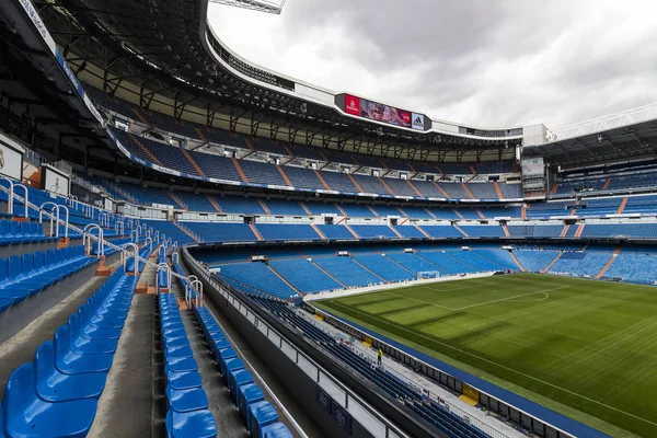 MADRID, İspanya - 25 Mart 2018: Real Madrid Futbol Kulübü Kraliyet Stadyumu Tribünleri . 