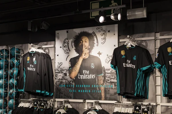 Madrid Spanya Mart 2018 Resmi Giyim Mağazası Taraftarlar Için Spor — Stok fotoğraf