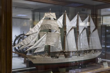 Madrid, İspanya - 28 Mart 2018:İspanya Donanması'nın Madrid tarihindeki Denizcilik Müzesi tarihi eser modellerini . 